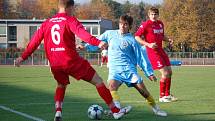 Přerovští fotbalisté (v modrém) na domácím trávníku porazili Jeseník 1:0.