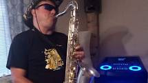  Radek Masařík z Hranicka hraje na saxofon.