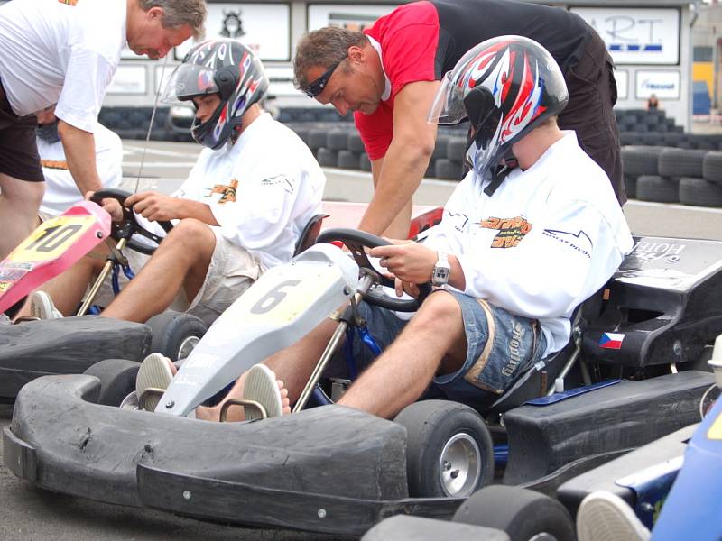 Hráči kanadsko-americké NHL závodili v rámci Grand Prix Jágr teamu na Maranello Racing Kart Areně v Lipníku nad Bečvou.