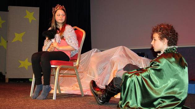 Mladí herci kreativního kroužku z hranického Domečku zahráli v Divadle Stará střelnice představení Malý princ