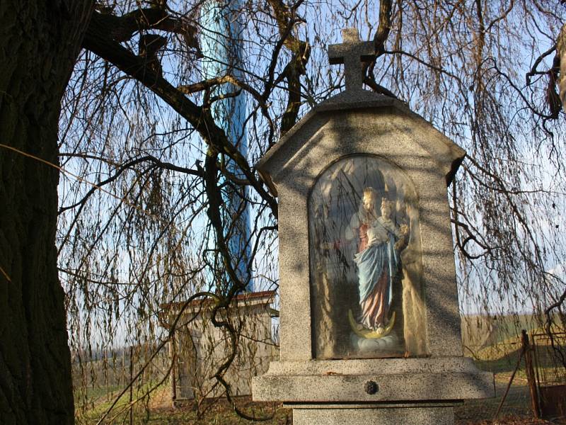 Opravené sakrální stavby a předání kopie historické monstrance ve Špičkách