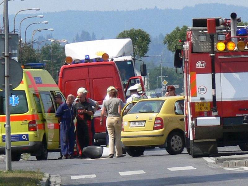 V důsledku dopravní nehody byla Plumlovská ulice zcela zatarasena.