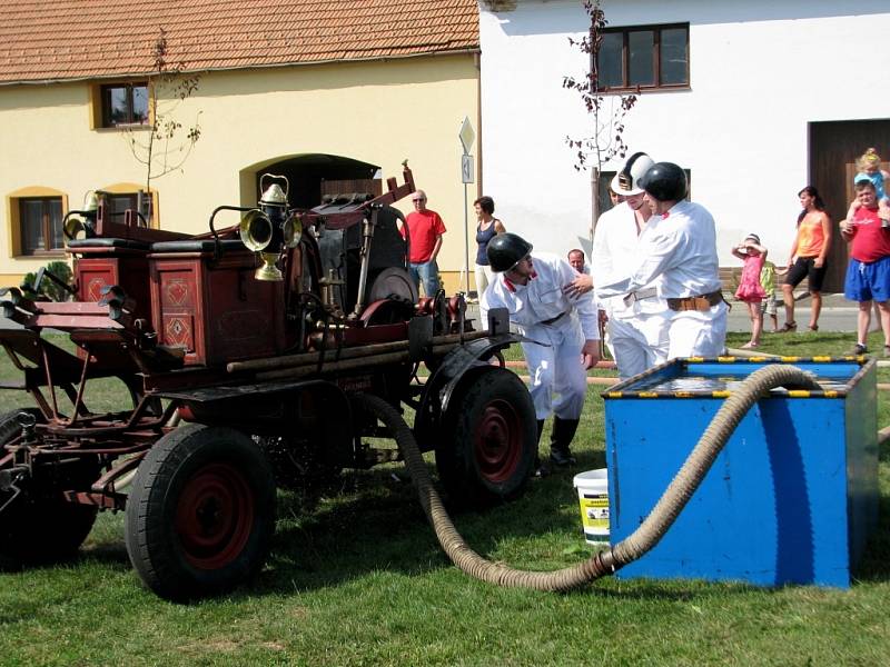 Oslavy osmdesáti let od založení Sboru dobrovolných hasičů v Horním Újezdu.