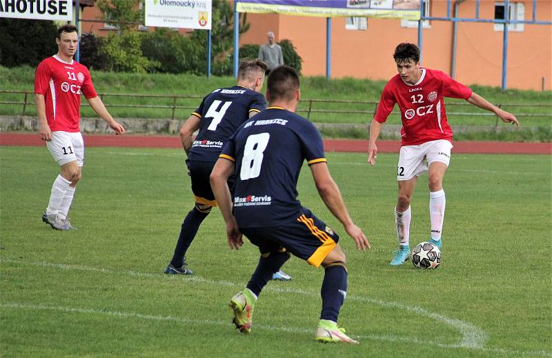 Utkání MSFL mezi SK Hranice (v modrém) a ĆSK Uherský Brod (2:1).