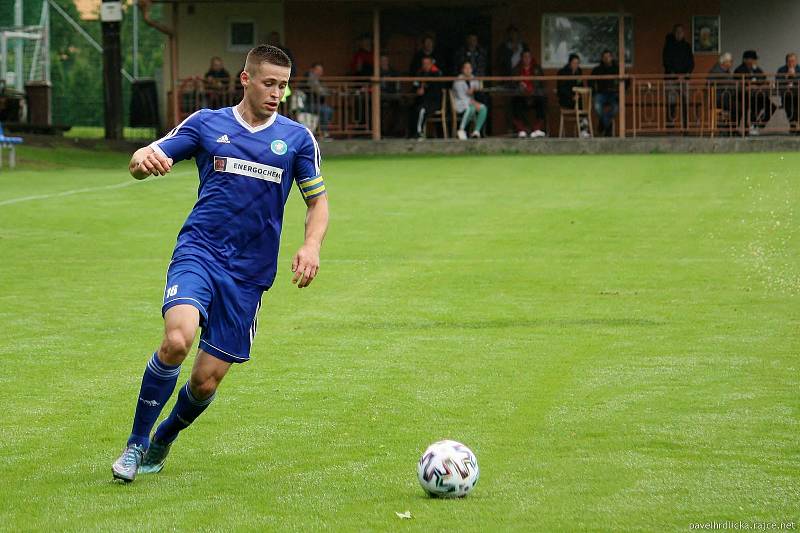 Fotbalisté Všechovic (v modrém) v přátelském utkání s Valmezem.