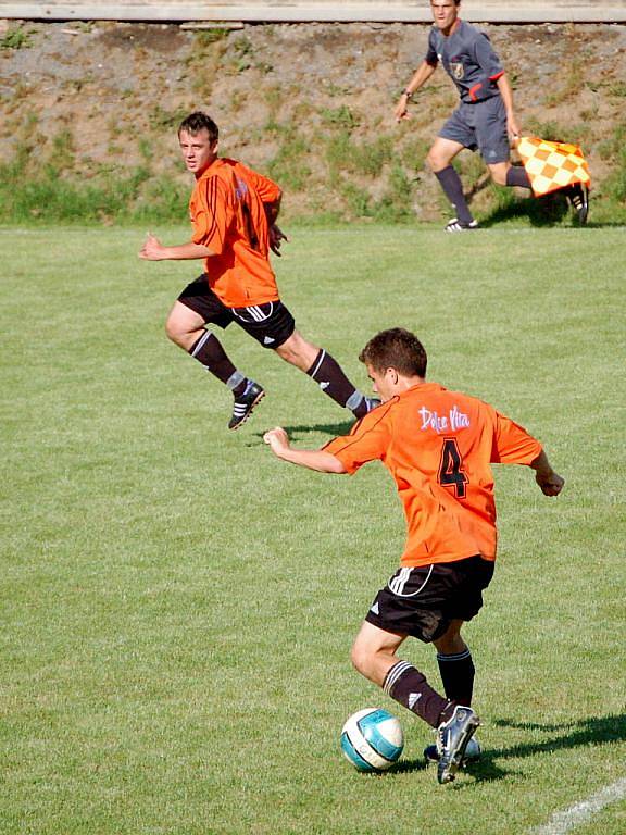 Kozlovice (v oranžovém) porazily Šternberk 3:1.