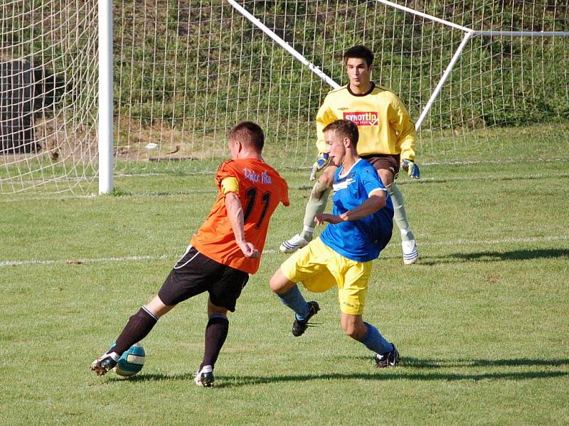 Kozlovice (v oranžovém) porazily Šternberk 3:1.