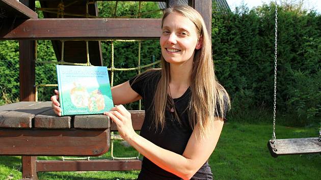 Martina Urbanová z Hustopeč nad Bečvou je autorkou dvou dětských knížek -  Dubínek a Modřínek aneb Malá dobrodružství lesních skřítků a právě vycházející knihy Kouzelný pokoj.