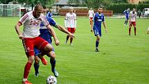 Fotbalisté Všechovic (v modrém) v přátelském utkání s Valmezem.