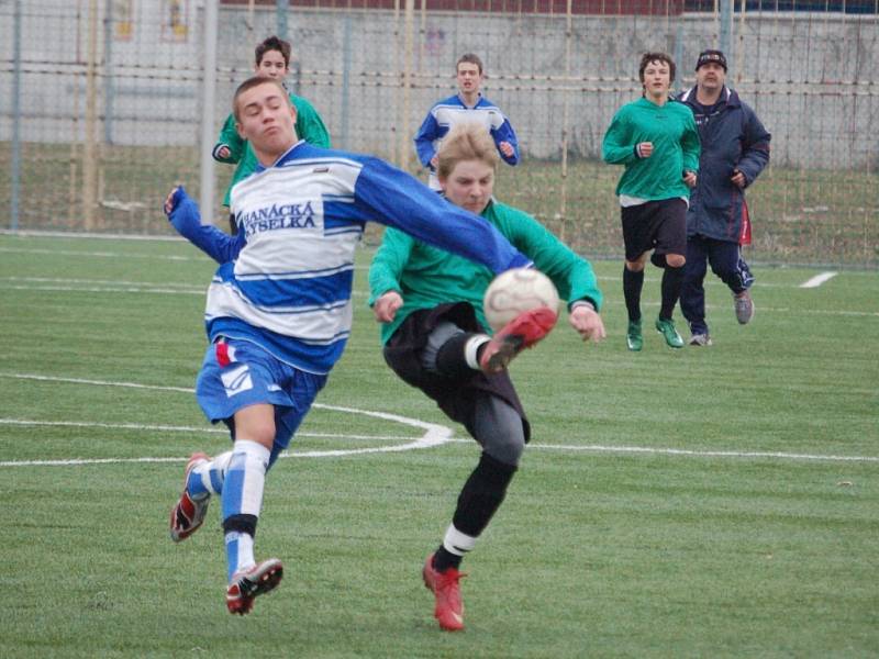 Mladší dorostenci 1. FC Přerov si v posledním přípravném utkání smlsli na vrstevnících z Hranic v poměru 7:0.