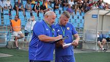 Utkání 1. kola MOL Cupu mezi SK Hranice (v modrém) a MFK Karviná rozhodovaly po remíze 2:2 až penalty.