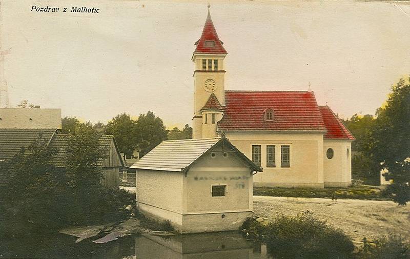 Na dobové pohlednici je kostel zasvěcený neposkvrněnému početí Panny Marie, postaven byl v letech 1913 – 1914. Pyšní se bohatě zdobeným a velmi cenným interiérem.