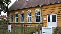 Místní muzeum v Býškovicích na Hranicku se pyšní vzácnými exempláři. Návštěvníci se mohou dozvědět o životě na vesnici nebo o významném generálovi Bohumilu Závadovi. 