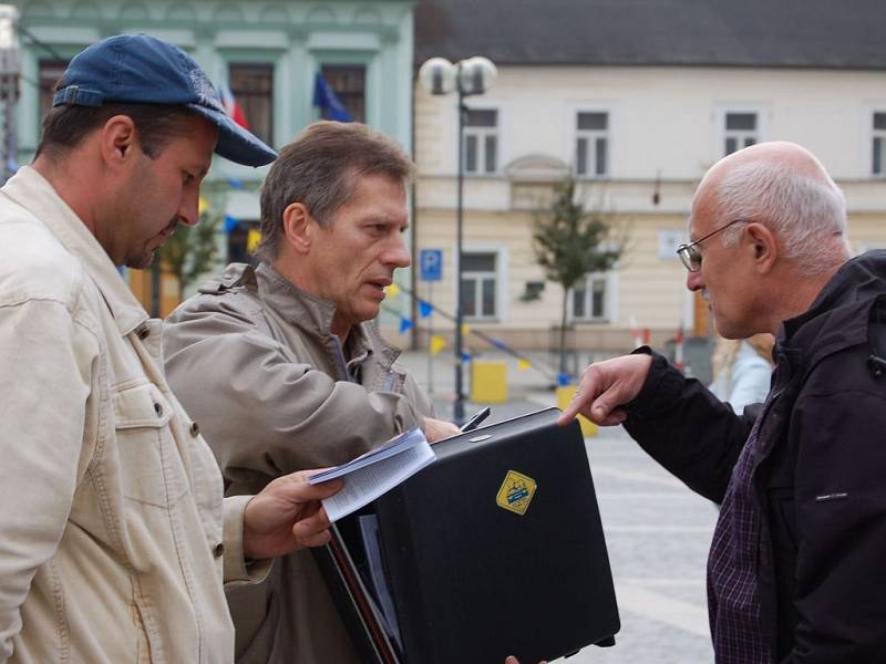 Předvolební mítink na náměstí T.G.M.  - Vladimír Hučín