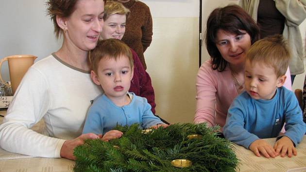 V prostějovském klubu dvojčat se pravidelně schází rodiče asi třiceti dvojčat.