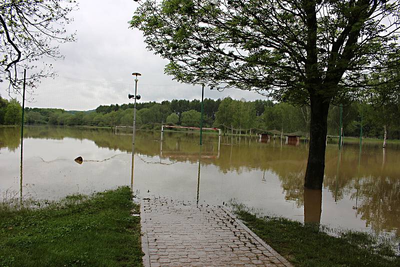 Zatopené hřiště v Ústí ve čtvrtek 23.5. 2019 dopoledne.