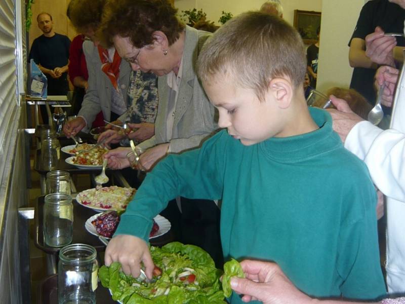 Soutěži o nejlepší zeleninový salát předcházela přednáška o luštěninách.