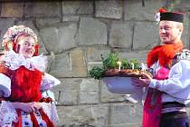 Folklorní soubor a cimbálová muzika Čardáš předvedli vlčnovskou krojovanou svatbu.
