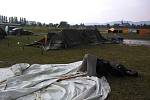 Následky bouřky, která se první den prohnala festivale Letiště v Drahotuších u Hranic