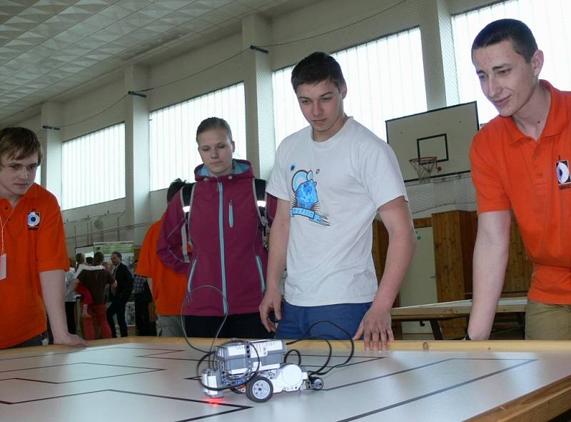 Šestý ročník Hranického robotování na Střední průmyslové škole v Hranicích