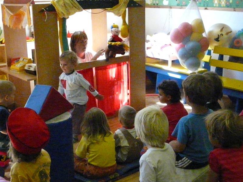 Odpoledne plné zábavy čekalo na děti v Mateřské centru Dráček.