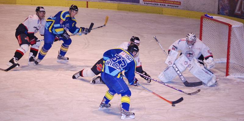 Přerovští hokejisté porazili Techniku Brno 3:2 v prodloužení.