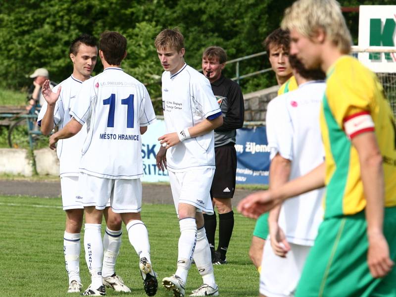 Fotbalisté SK Hranice hráli uvolněně, zatímco soupeř se sice snažil, avšak takřka bez efektu.