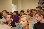 Bývalý český premiér a důchodce z Vysočiny Miloš Zeman debatoval v úterý 20. října odpoledne se studenty Vysoké školy logistiky v Přerově.