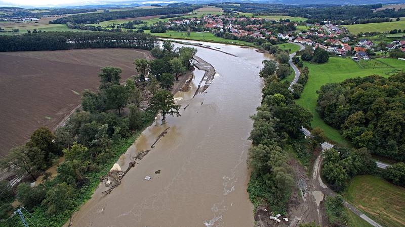 Řeka Bečva dosáhla v sobotu 26.9. odpoledne 1. stupně povodňové aktivity v Ústí a Lipníku