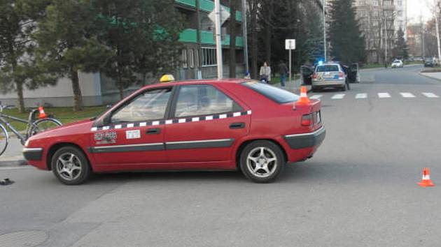 Cyklistu srazilo auto, má těžké zranění.