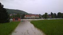Povodně v Hranicích v pondělí 17. května zhruba v 16 hodin.