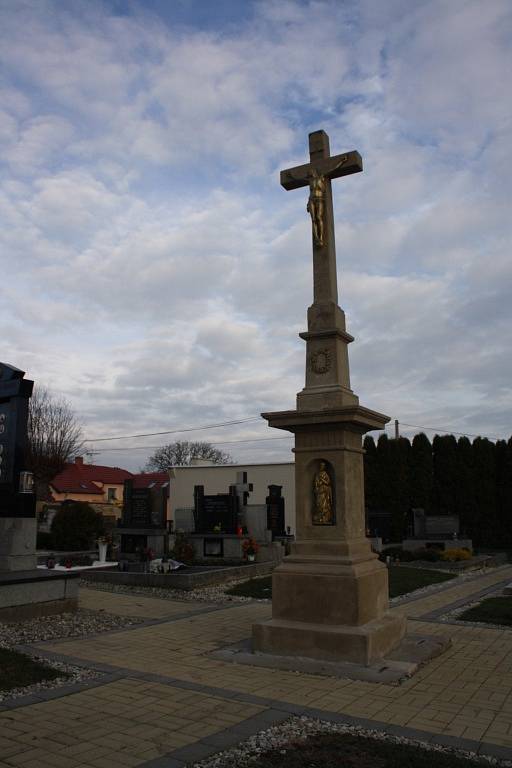 Opravené sakrální stavby a předání kopie historické monstrance ve Špičkách