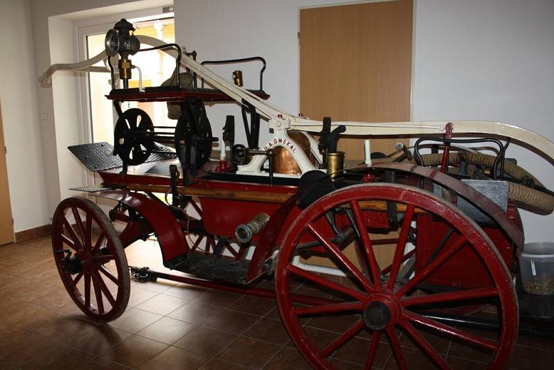 Místní muzeum v Býškovicích na Hranicku se pyšní vzácnými exempláři. Návštěvníci se mohou dozvědět o životě na vesnici nebo o významném generálovi Bohumilu Závadovi. 