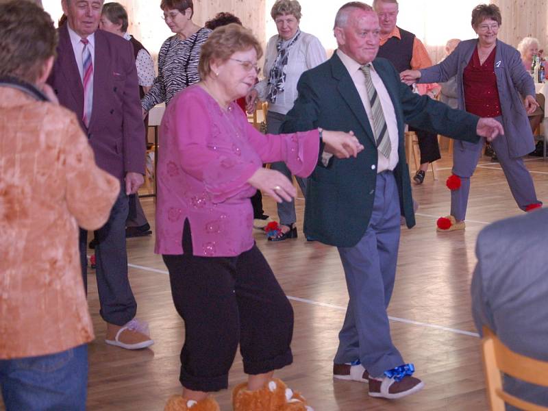 Klub seniorů v Bochoři uspořádal Papučový bál.