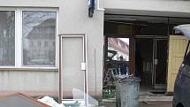 Bankomat lupiči vytrhli z budovy zdravotního střediska v Tovačově.