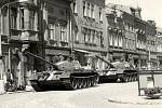 Ve středu 21. srpna 1968 obsadily Hranice sovětská vojska. Tanky postávaly na Masarykově náměstí i u hranického zámku na nedalekém Pernštejnském náměstí