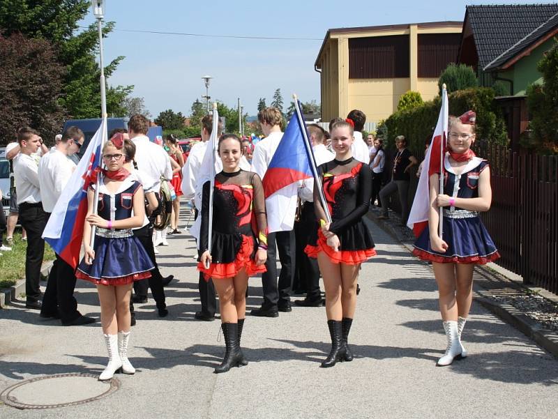 Průvod mažoretek Hranicemi