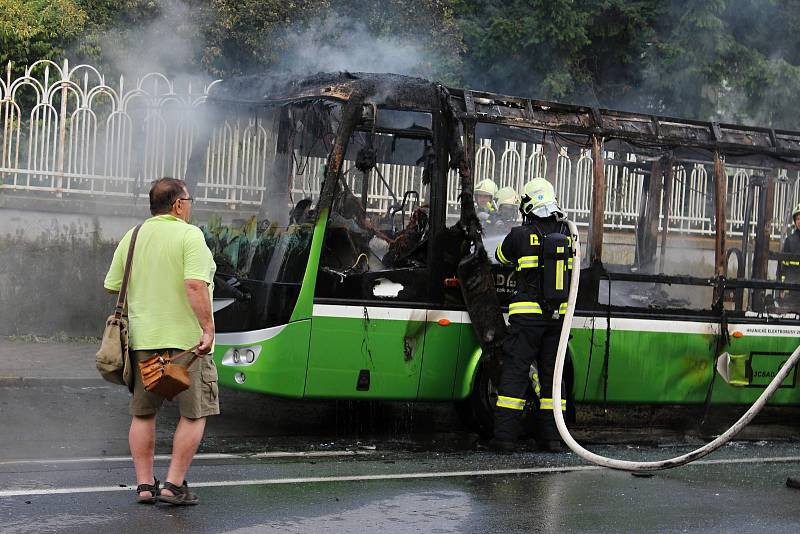 V neděli 10. června kolem 19.15 hodin hořel na třídě 1. máje  v Hranicích elektrobus městské hromadné dopravy