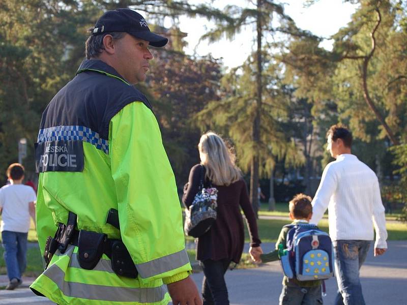 Na chování řidičů u přechodů v blízkosti škol si posvítili první zářijový den přerovští policisté a městští strážníci.