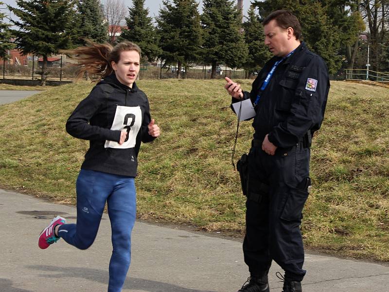 V 1. ročníku krajské soutěže Mám na to studenti plnili disciplíny, které jsou potřeba pro přijetí k Policii ČR - testy autoškoly, kliky, motorické cviky, člunkový a vytrvalostní běh.