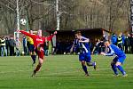 Fotbalisté Ústí (v červeném) v derby proti SK Hranice (2:0)