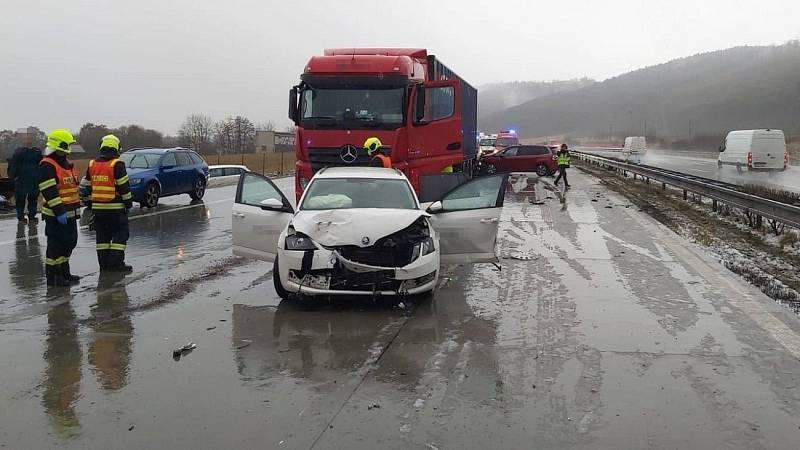 Nehody na D1 mezi Lipníkem a Hranicemi, 16. března 2021