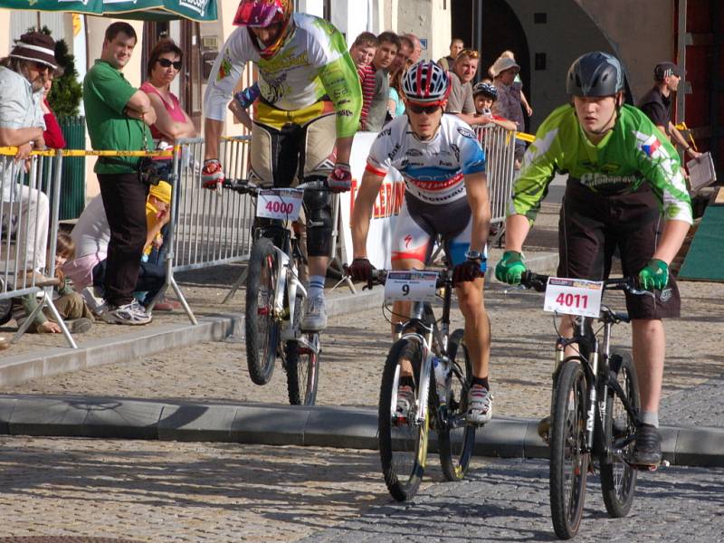 V pátek 1. května si to jezdci rozdali na náměstí T. G. Masaryka v Lipníku nad Bečvou, kde se jel MTB sprint.