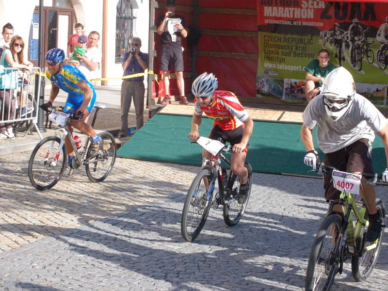 V pátek 1. května si to jezdci rozdali na náměstí T. G. Masaryka v Lipníku nad Bečvou, kde se jel MTB sprint.