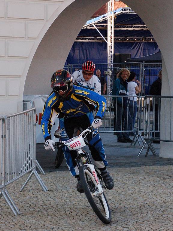 V pátek 1. května si to jezdci rozdali na náměstí T. G. Masaryka v Lipníku nad Bečvou, kde se jel MTB sprint.