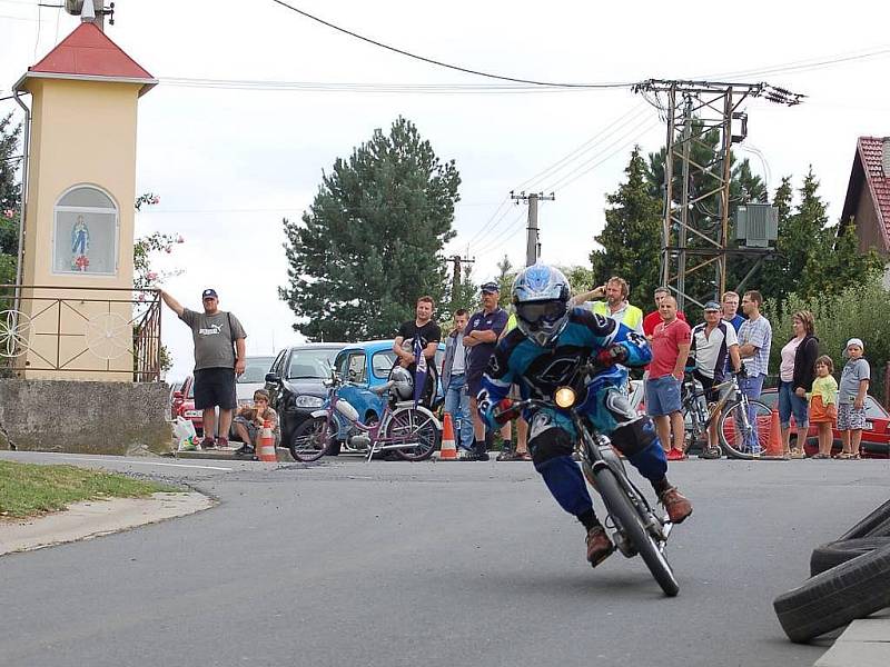 Závody kozích dechů v Radvanicích