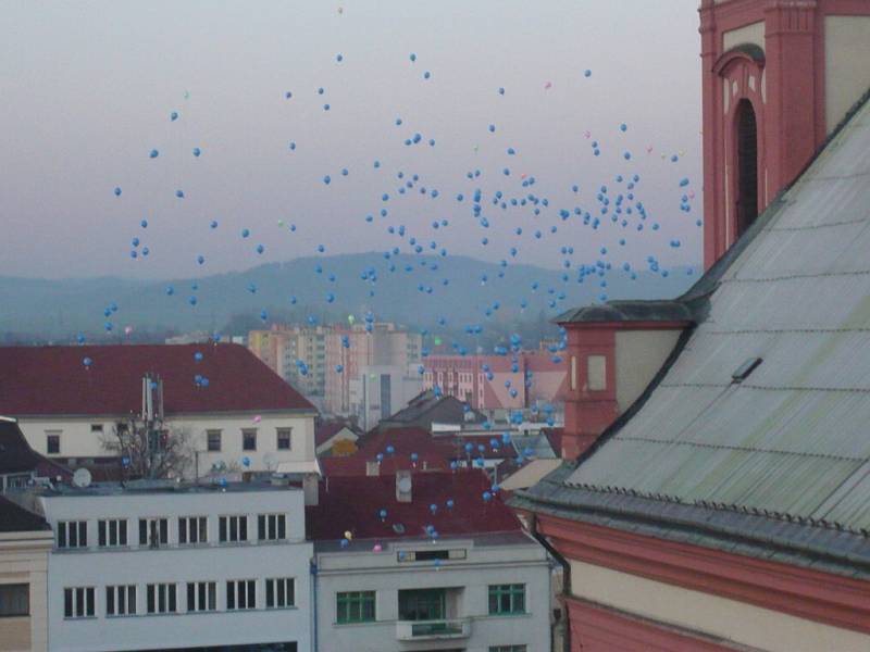 Hranické náměstí se hemžilo balonky, šlo totiž o český rekord.