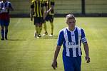 Fotbalisté Nových Sadů (ve žluto-černém) porazili Hranice 3:0.