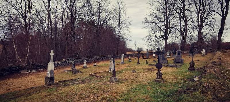Starý německý hřbitov na Středolesí.