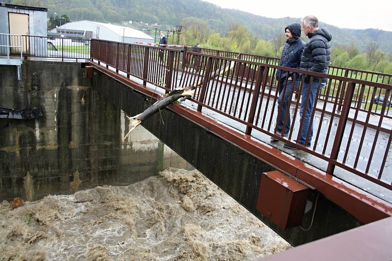 Bečva v Hranicích 28. dubna 2017 odpoledne